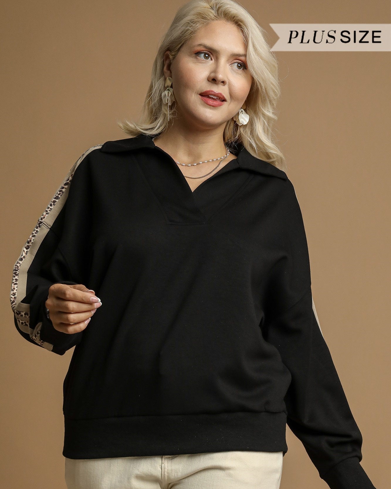 Black pullover sweatshirt with Leopard accent sleeves - Plus