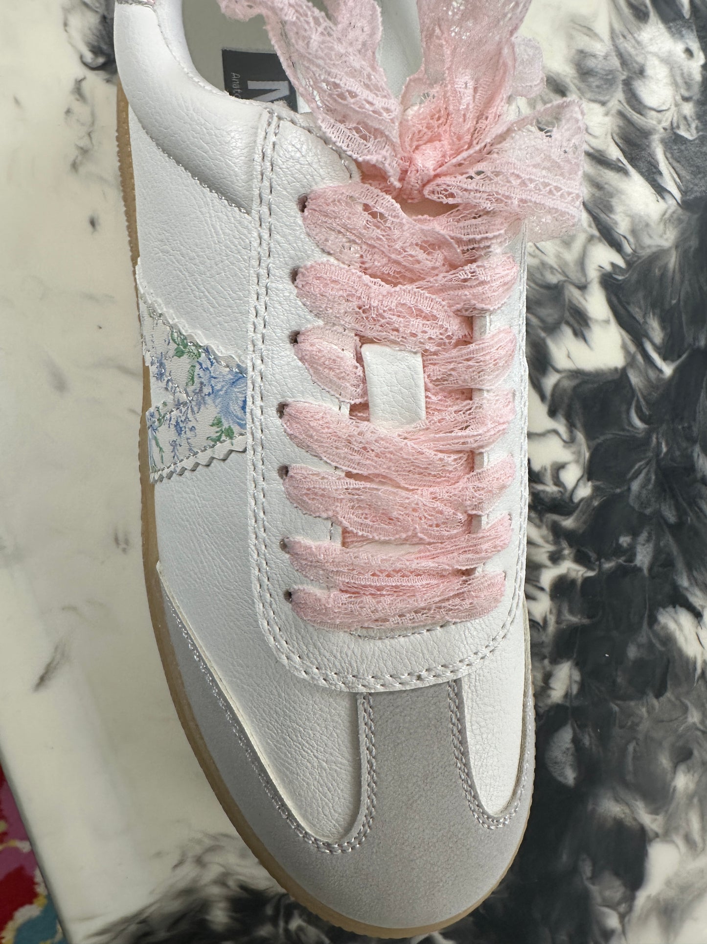 MIA Axel Sneaker