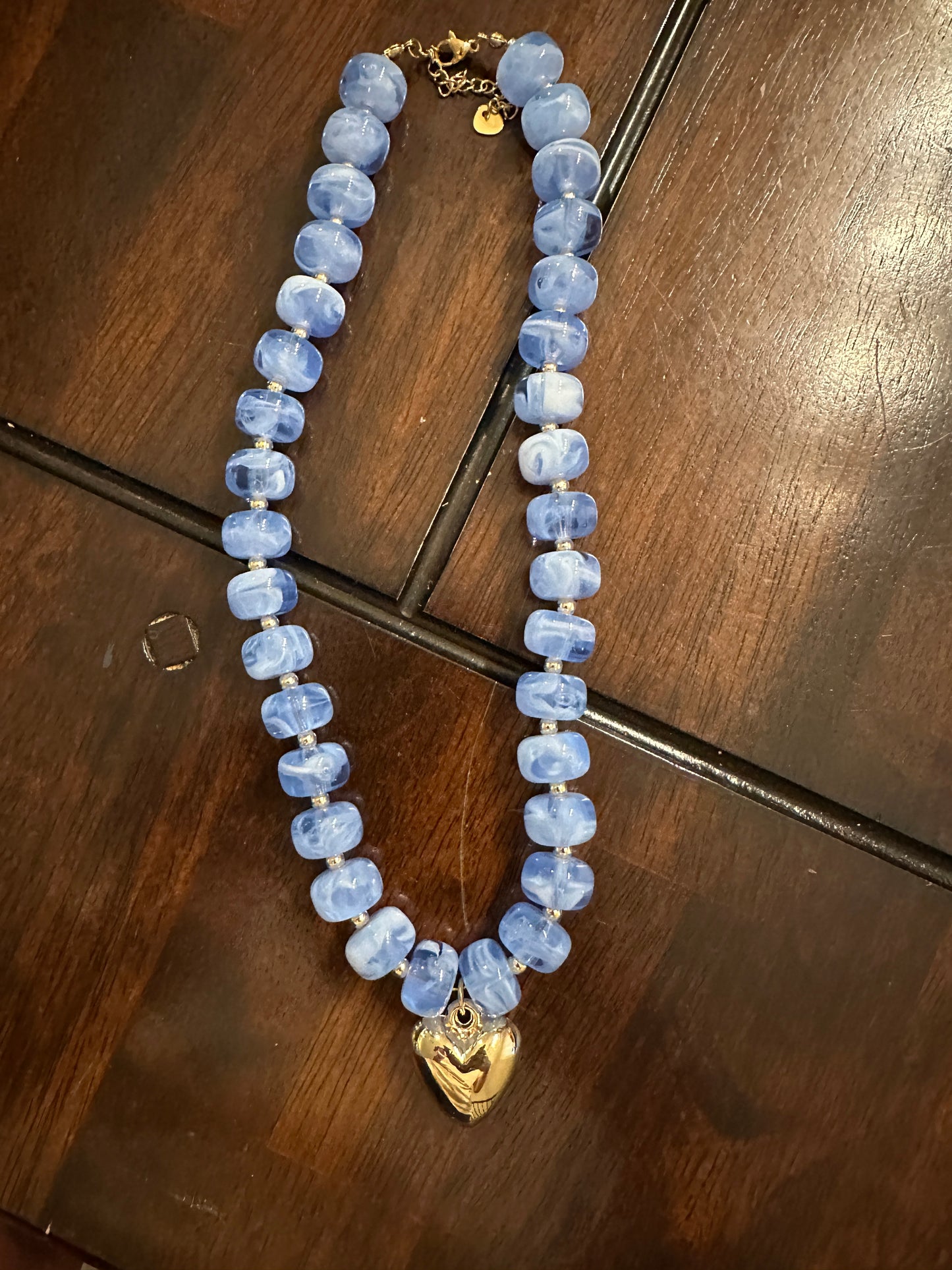 Chunky acrylic necklace with heart - blue