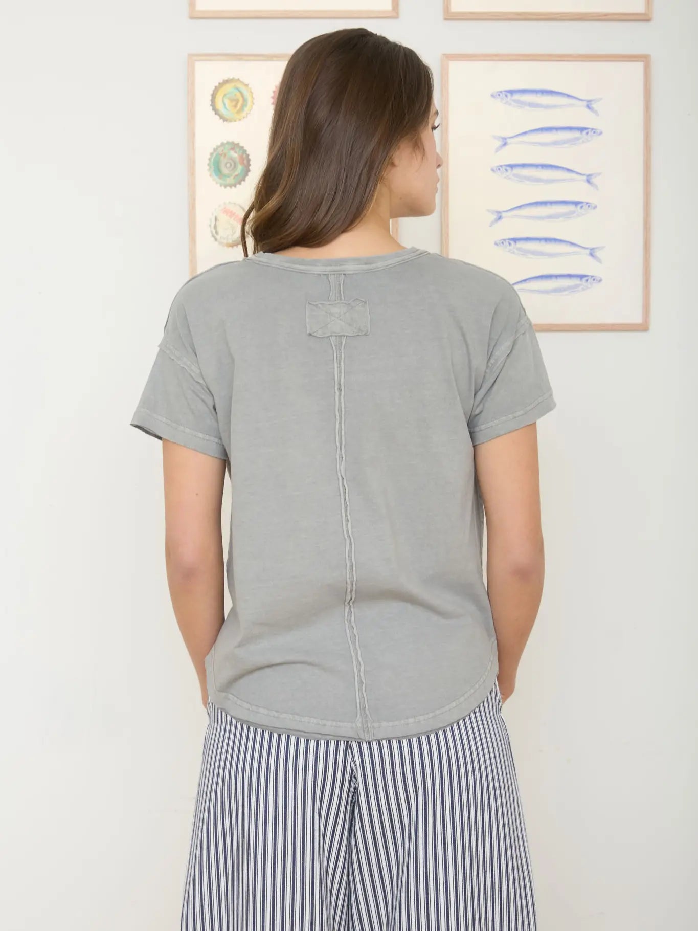 Grey Round Neck Short Sleeve Exposed Seam Knit Top