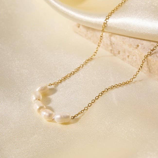 STAINLESS STEEL PEARL NECKLACE