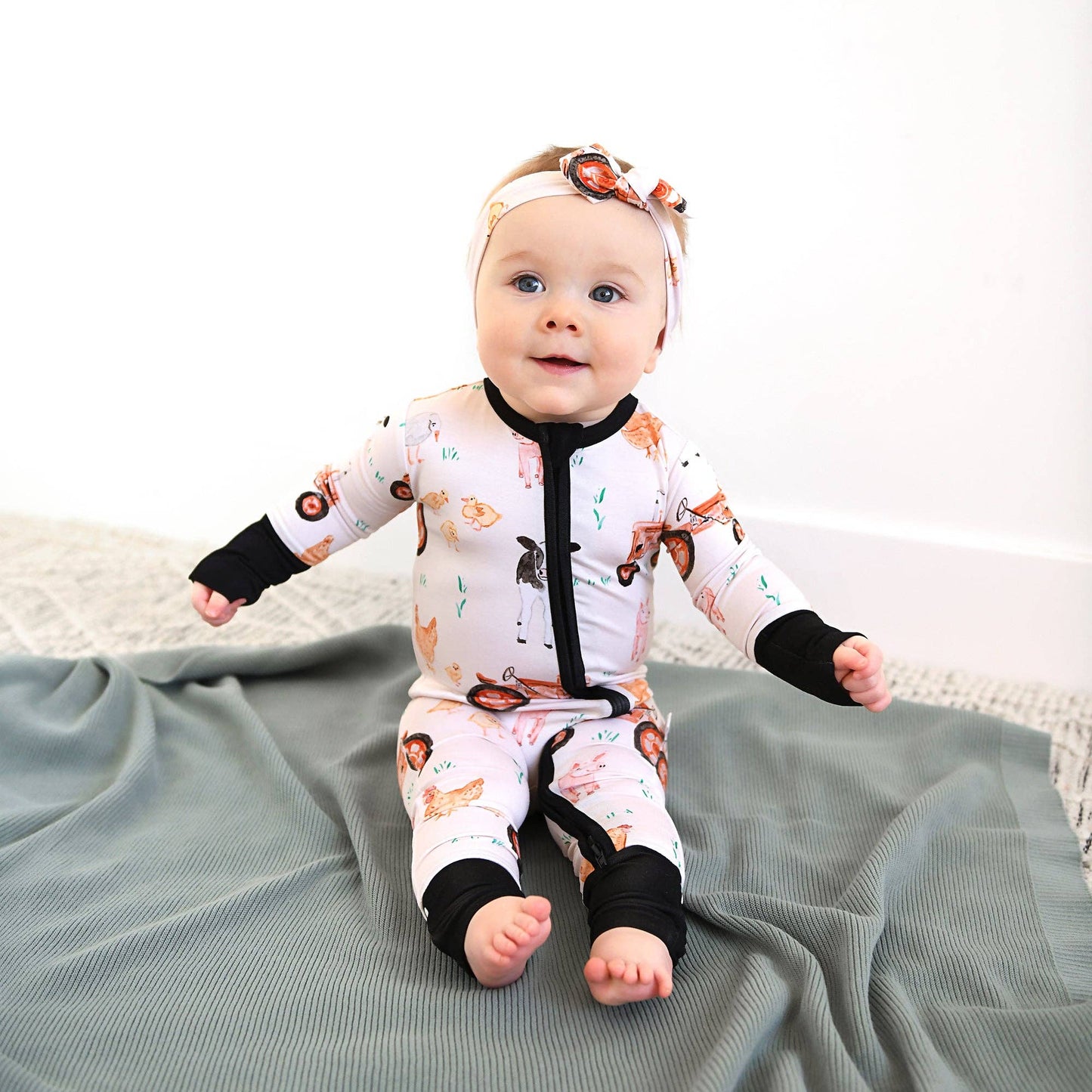 Millie Moo ZIP Bamboo Farm OnePiece 2-Way Zipper Baby Outfit