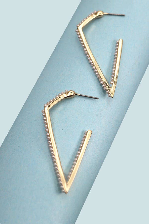 PEARL EDGY TRIANGLE HOOP EARRINGS