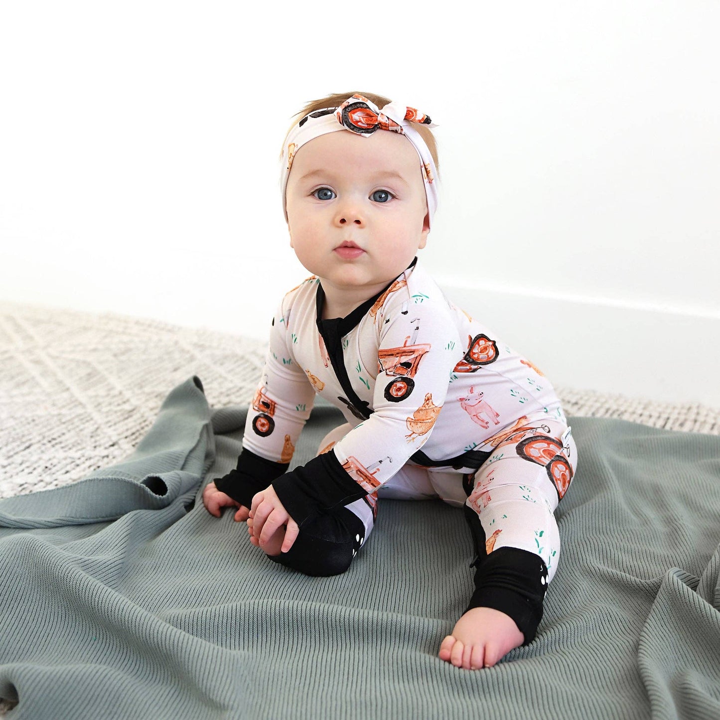 Millie Moo ZIP Bamboo Farm OnePiece 2-Way Zipper Baby Outfit