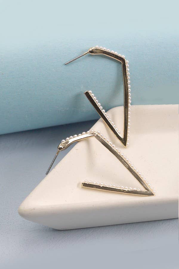 PEARL EDGY TRIANGLE HOOP EARRINGS