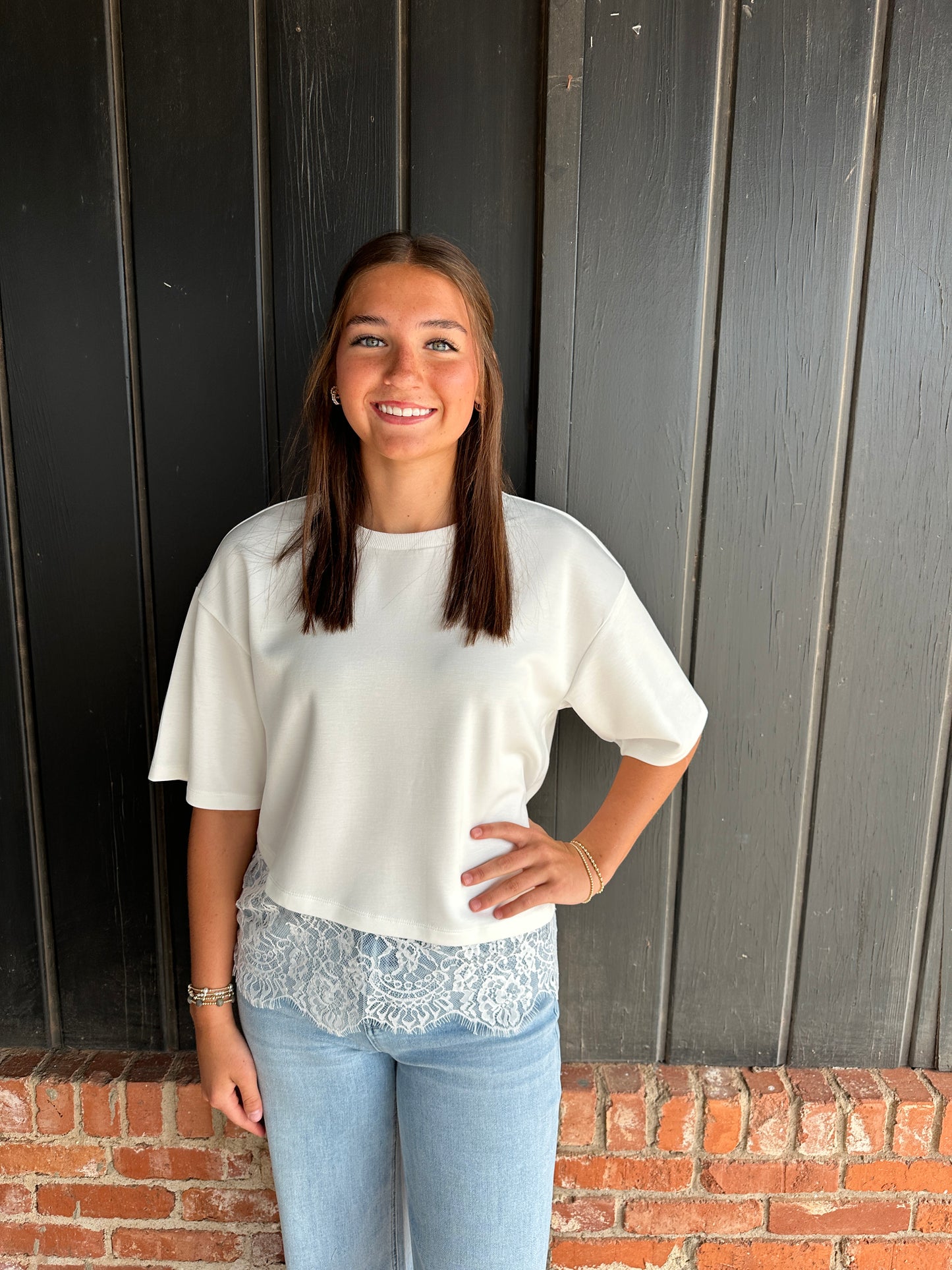 White short sleeve lace hem detail