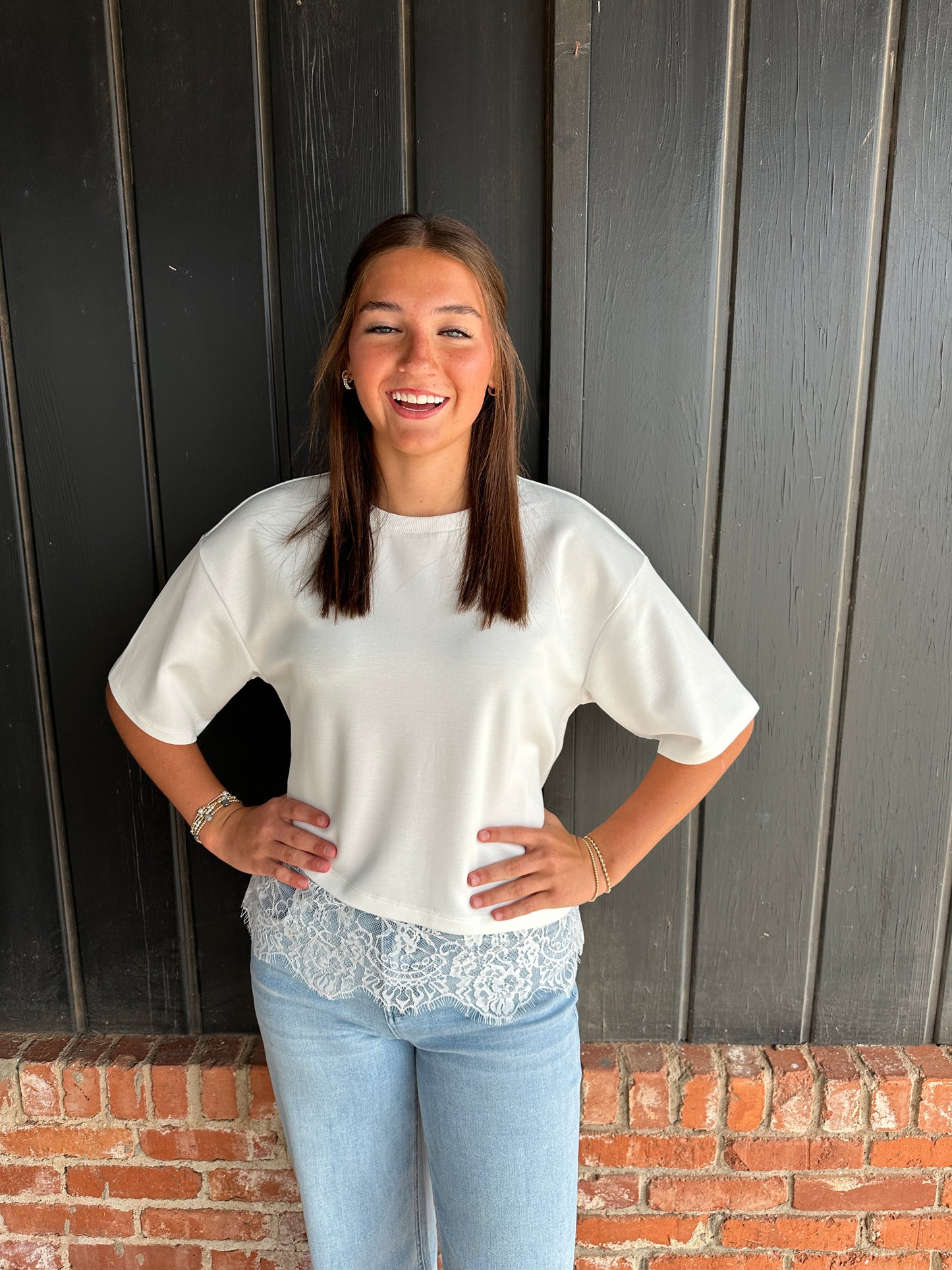 White short sleeve lace hem detail