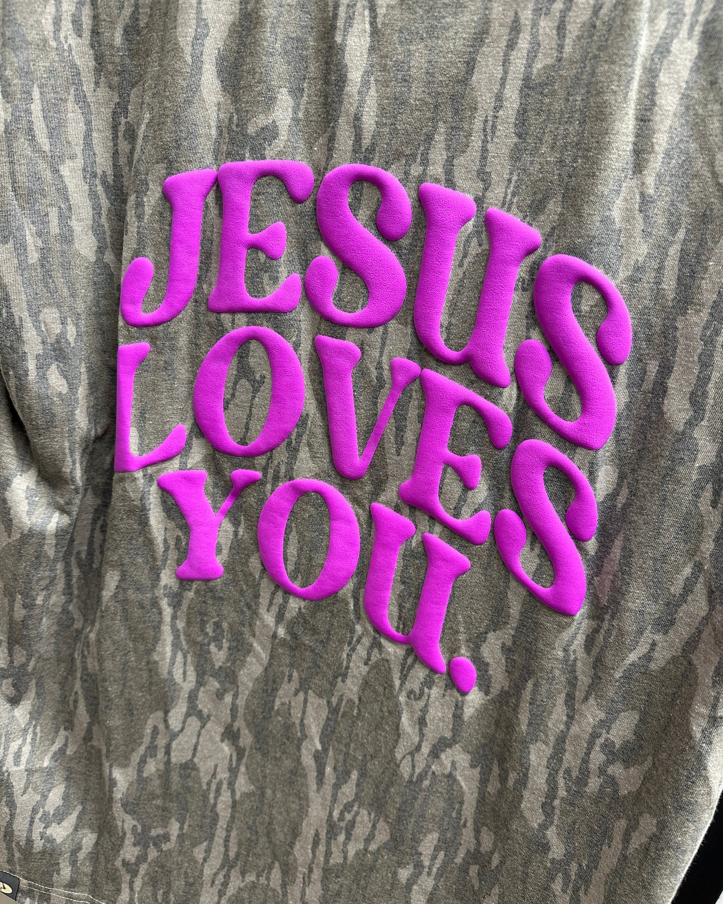 JESUS LOVES YOU camo tee