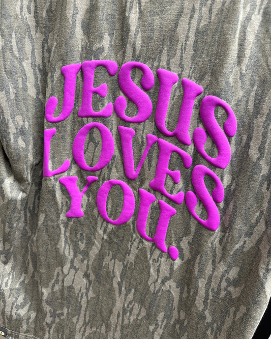 JESUS LOVES YOU camo tee