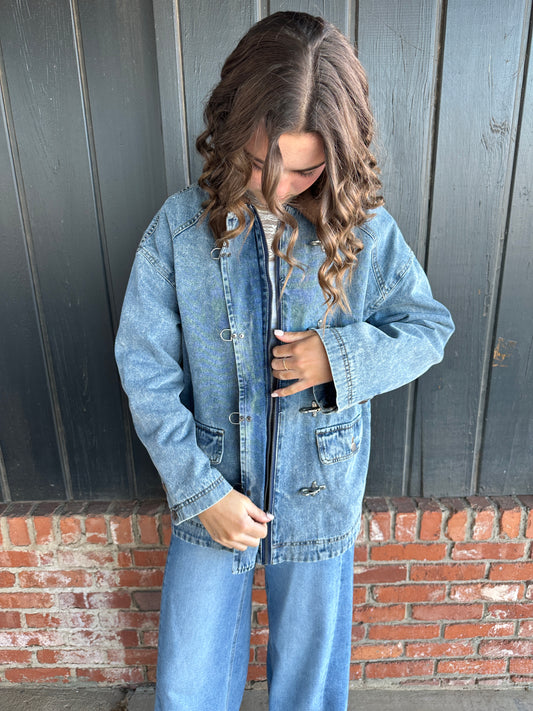 Contrast Collar Latch Hook Washed Denim Jacket