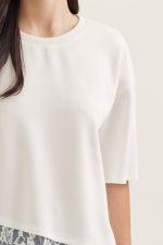 White short sleeve lace hem detail
