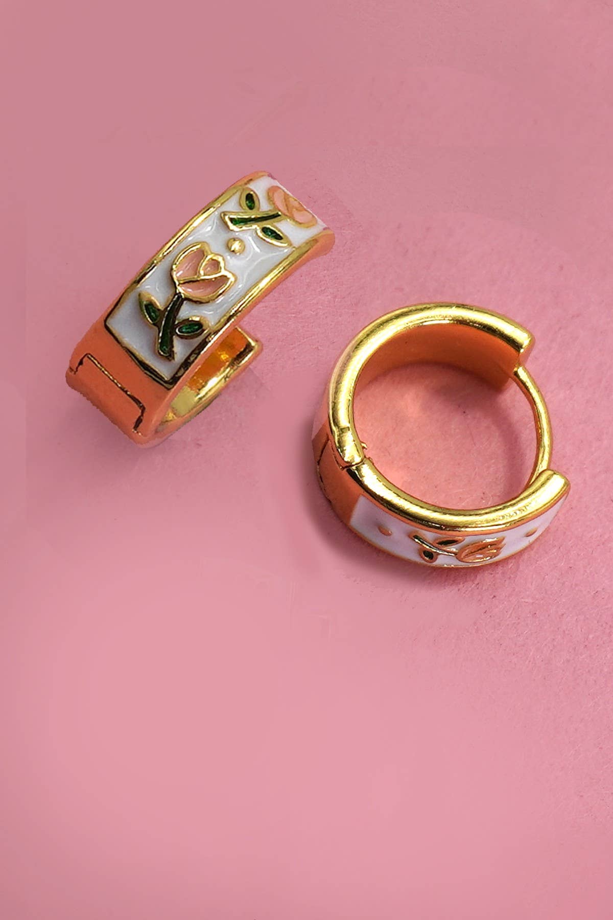 VINTAGE CLOISONNE FLORAL HUGGIE HOOP EARRINGS