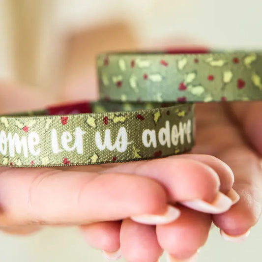 Child Size Come Let Us Adore Him Christmas Stretchy Bracelet