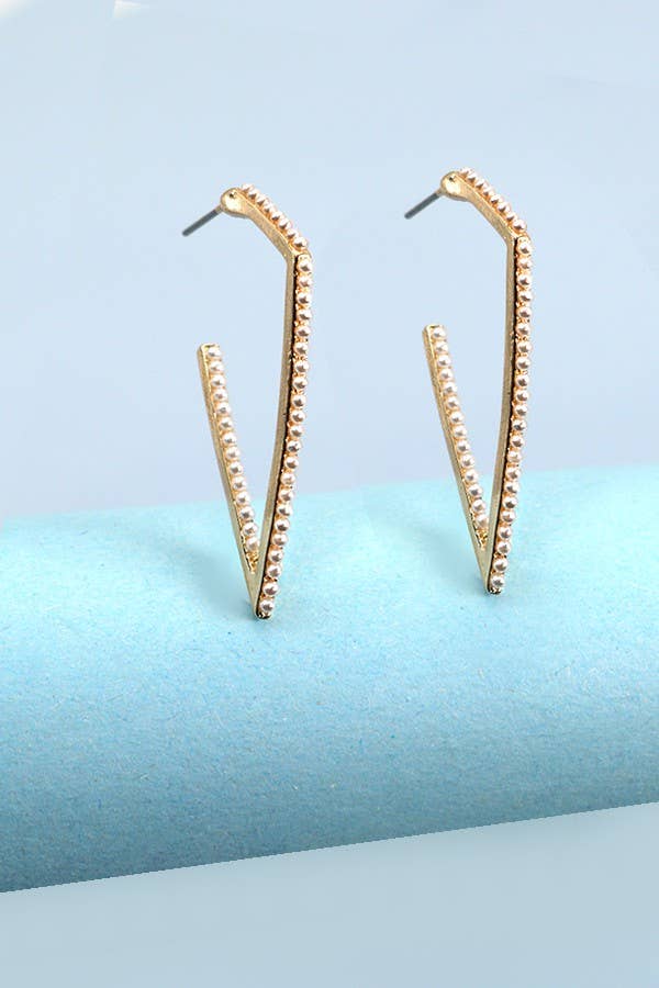 PEARL EDGY TRIANGLE HOOP EARRINGS