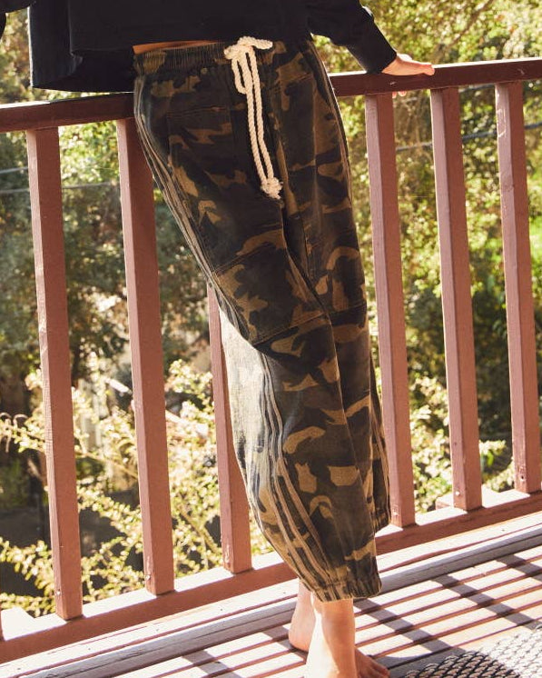Camo-printed Drawstring Pants
