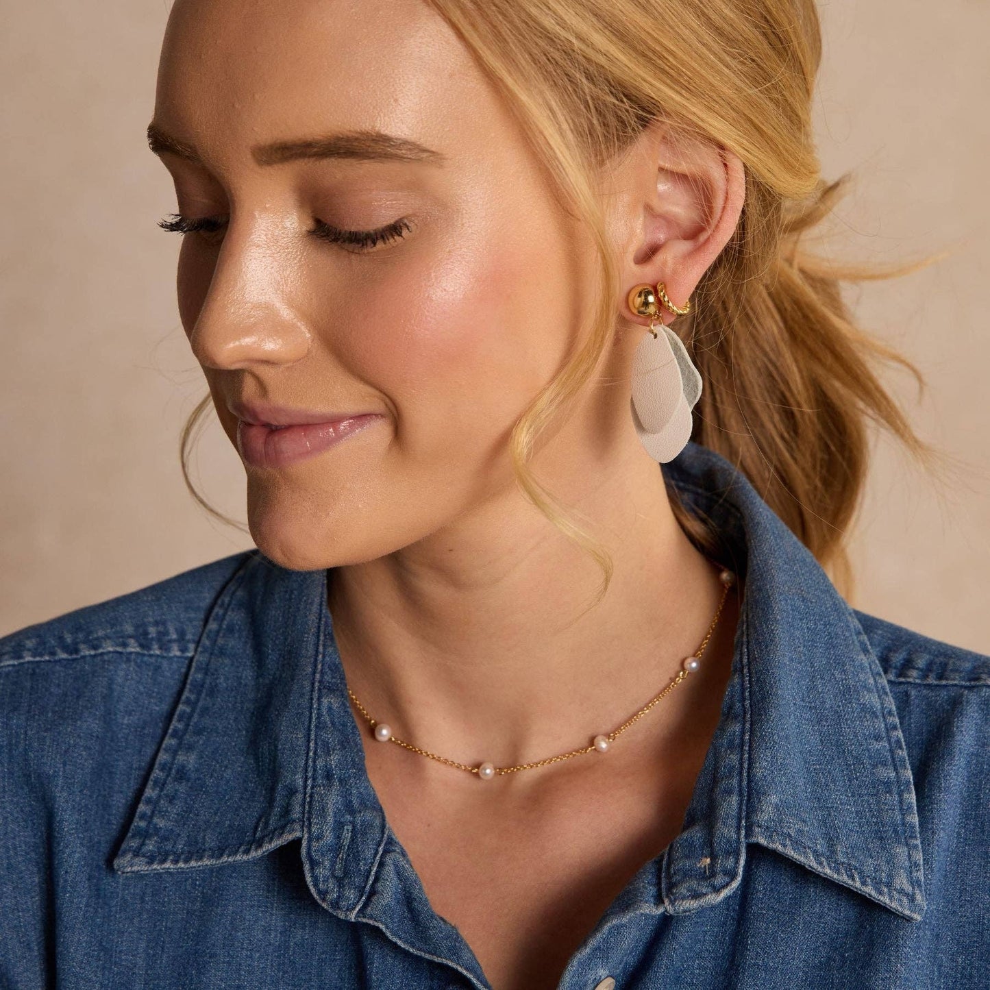 Pearl Delicate Saturn Chain Necklace Nickel & Suede