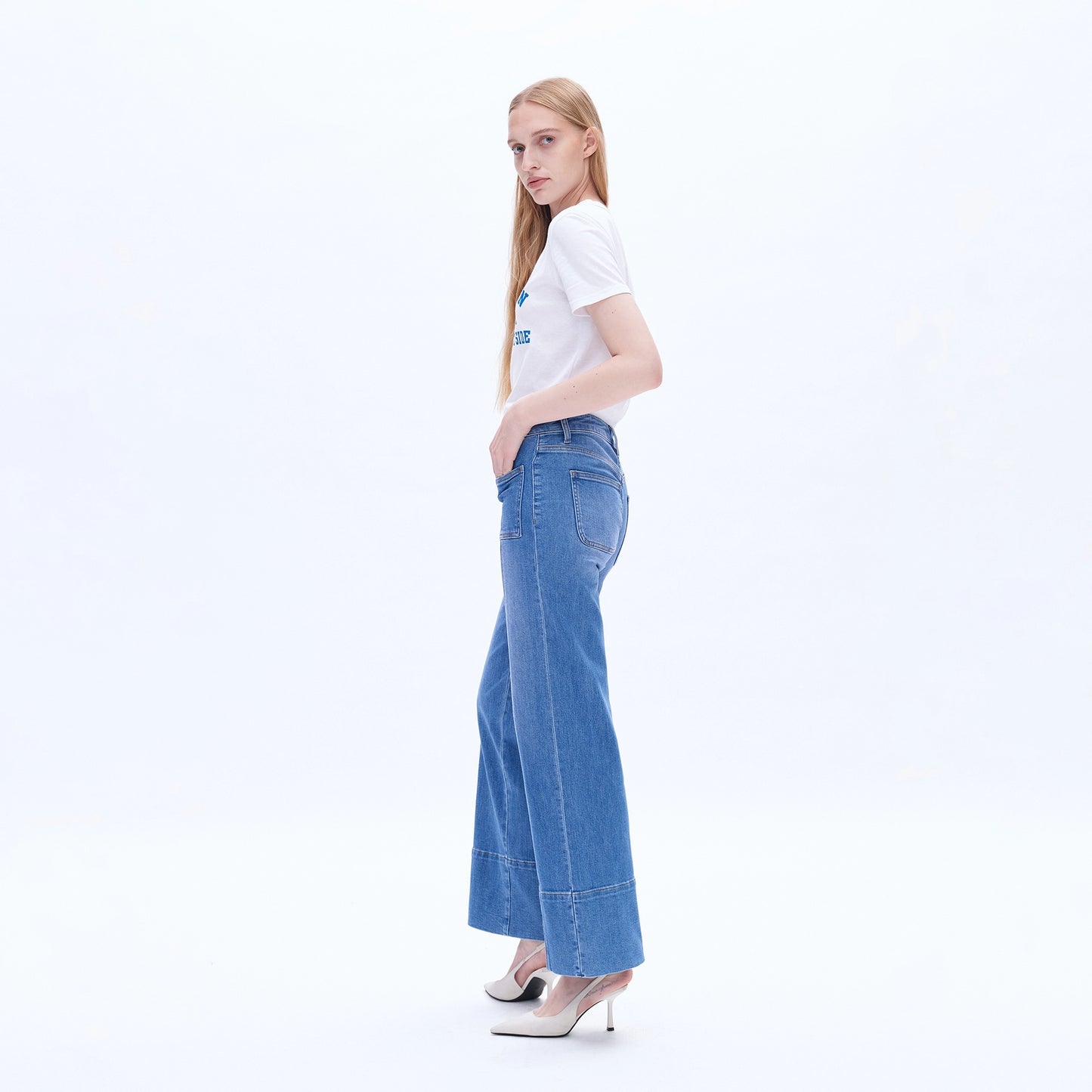 Mid Rise Wide Leg Denim Jeans with Finishe Hem