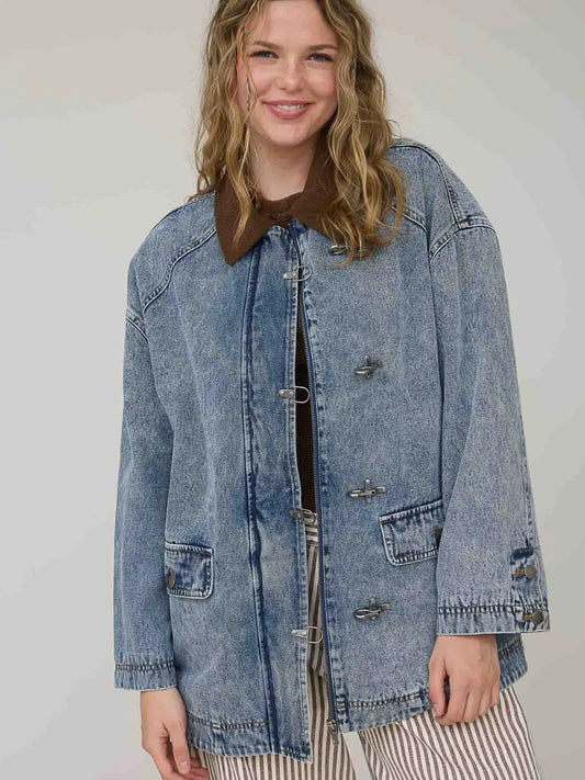 Contrast Collar Latch Hook Washed Denim Jacket