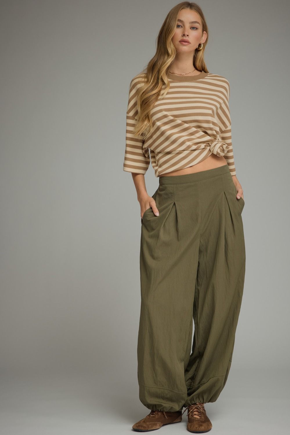 Olive pleat detail pant